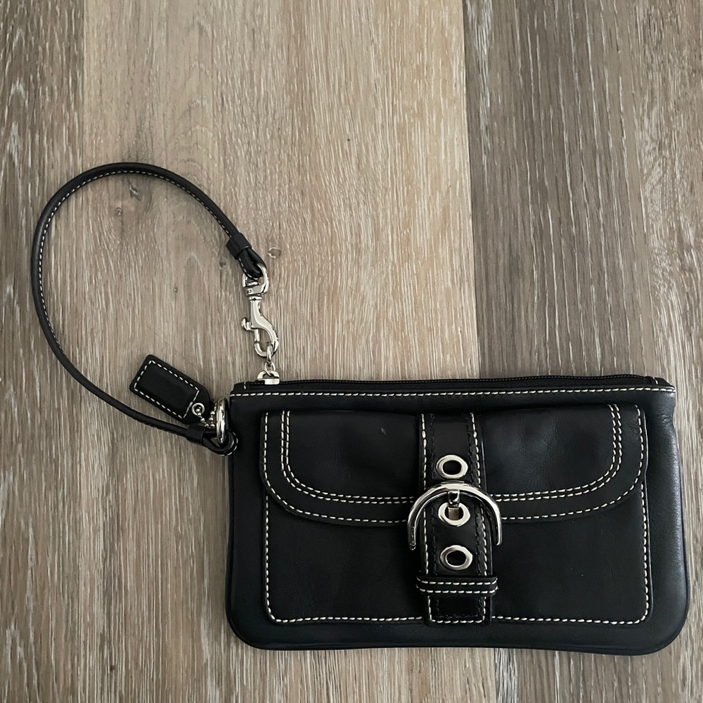 Elegant Coach Black Leather Wristlet
